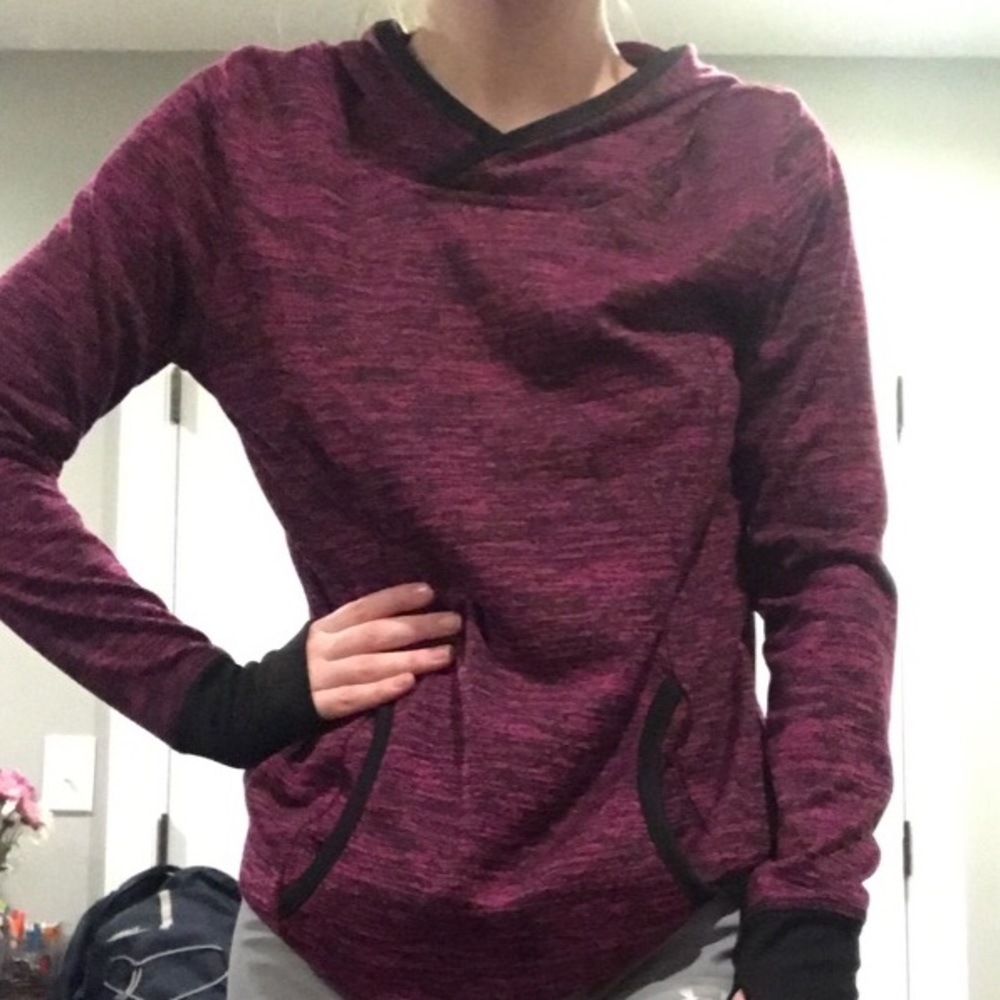 Light hoodie with thumb holes